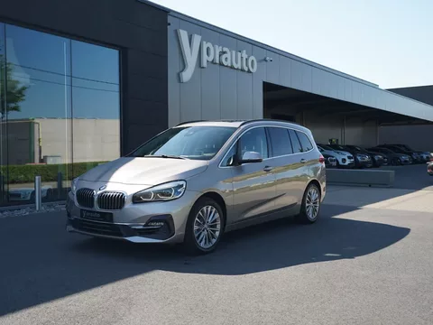Bmw 216i Grand tourer luxury line Leder Camera Navi Apple carPlay Android Privacy glas Verwarmde zetels Full led Head up PDC voor en achter.