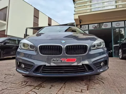 BMW 218 2014 .