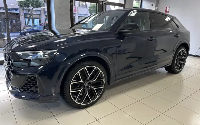 AUDI Q8 RSQ8 quattro tiptronic 441kW