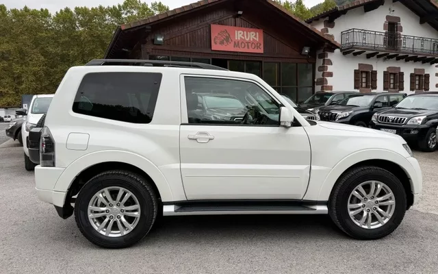 MITSUBISHI Montero Montero 3.2DI-D Kaiteki 5AT 190
