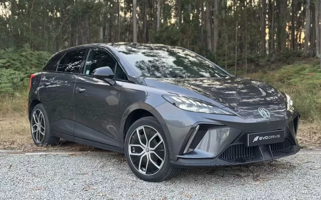 MG MG4 77 kWh Extended Range Luxury