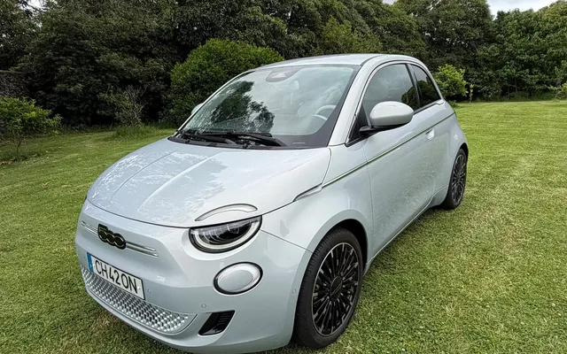 Fiat 500e La Prima
