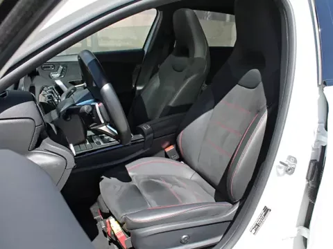 Mercedes-Benz A 180 2023 7G-DCT AMG Line