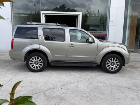 NISSAN Pathfinder Pathfinder 2.5dCi LE