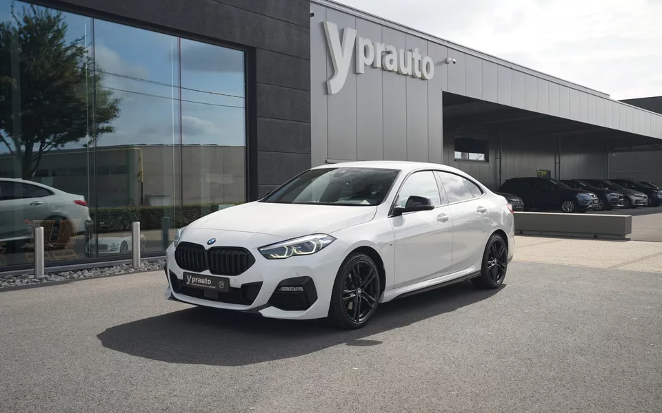 BMW 218i Gran Coupé M-Sport Nightpack Virtual Sfeerlicht Navigatie AppleAndroid DAB LED lichten Cruise Sportzetels Parkeersensoren Privacy 18″Alu