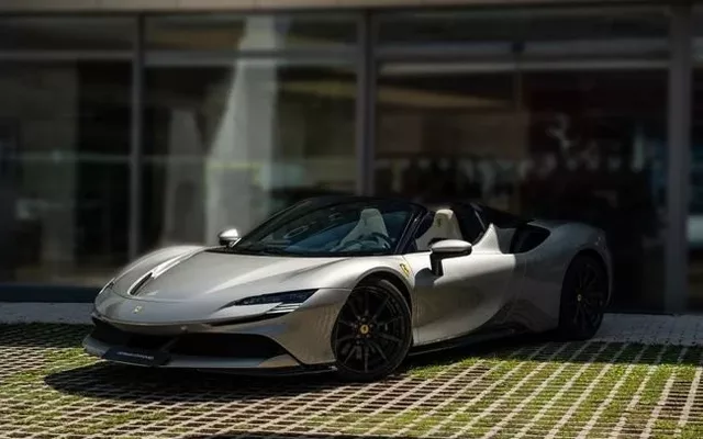 FERRARI SF90 4.0 V8 T Spider