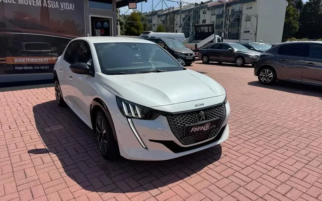 Peugeot e-208