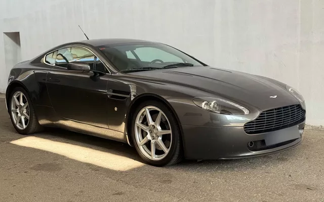 Aston Martin Vantage Coupe V8