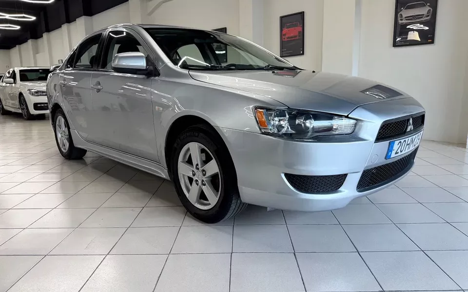Mitsubishi Lancer 1.5 Invite