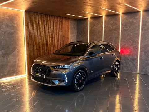 DS DS7 4x4 300 Performance Line +