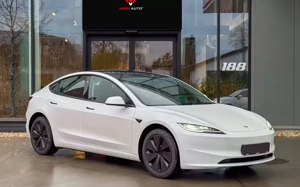 Tesla Model 3 Tração Traseira