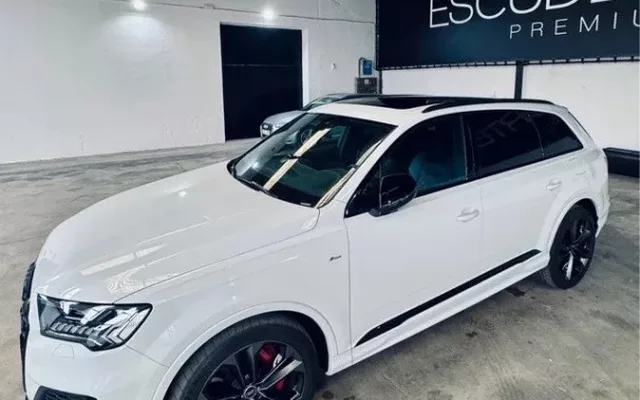 AUDI Q7 Q7 60 TFSIe S line plus quattro tiptronic