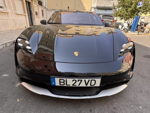 Porsche Taycan Cross Turismo 4S