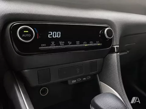 TOYOTA Yaris Yaris 120H 1.5 Business Plus