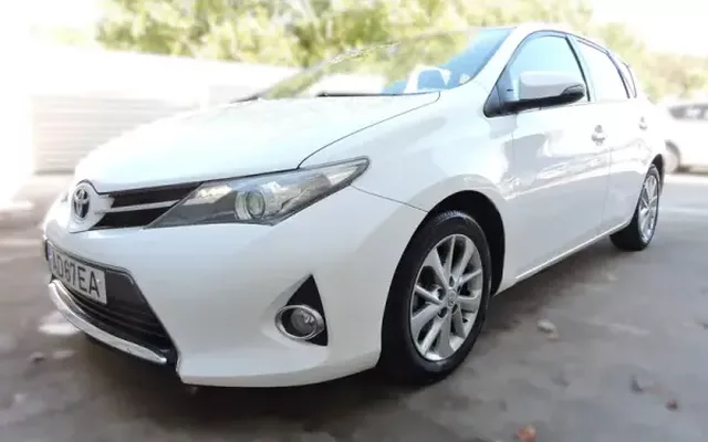 Toyota Auris 2015 1.4 D-4D Comfort+Navi