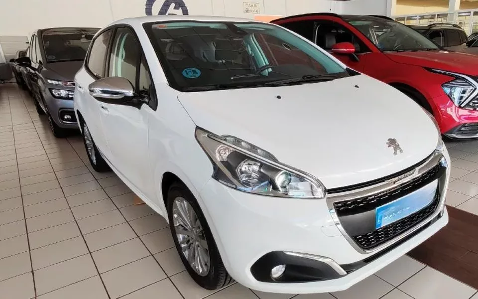 Vendido: PEUGEOT 208 208 1.2 PureTech S&S Signature 82 - 10200€ en Merida