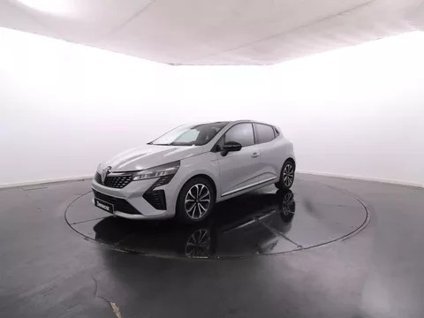 Renault Clio TCe 90 Techno / GPS / Vidros Escurecidos / Cam. Traseira / LED / JLL