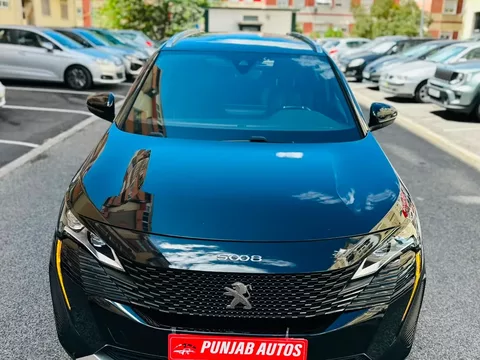 Peugeot E-5008