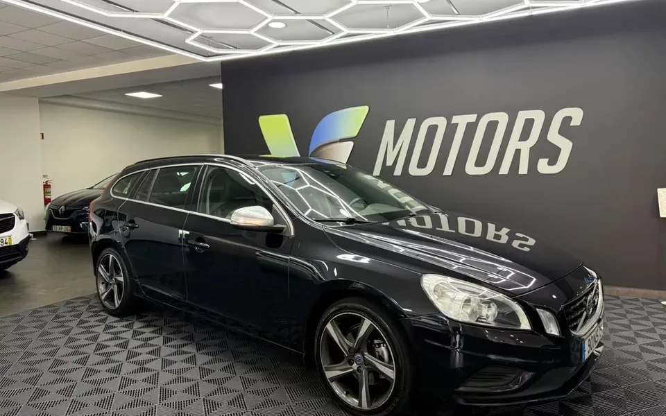Volvo V60 2.0 D2 R-Design Momentum