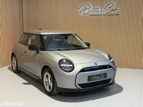 MINI 3 Portas Cooper SE Essential