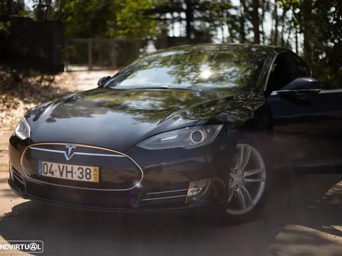 Tesla Model S Standard