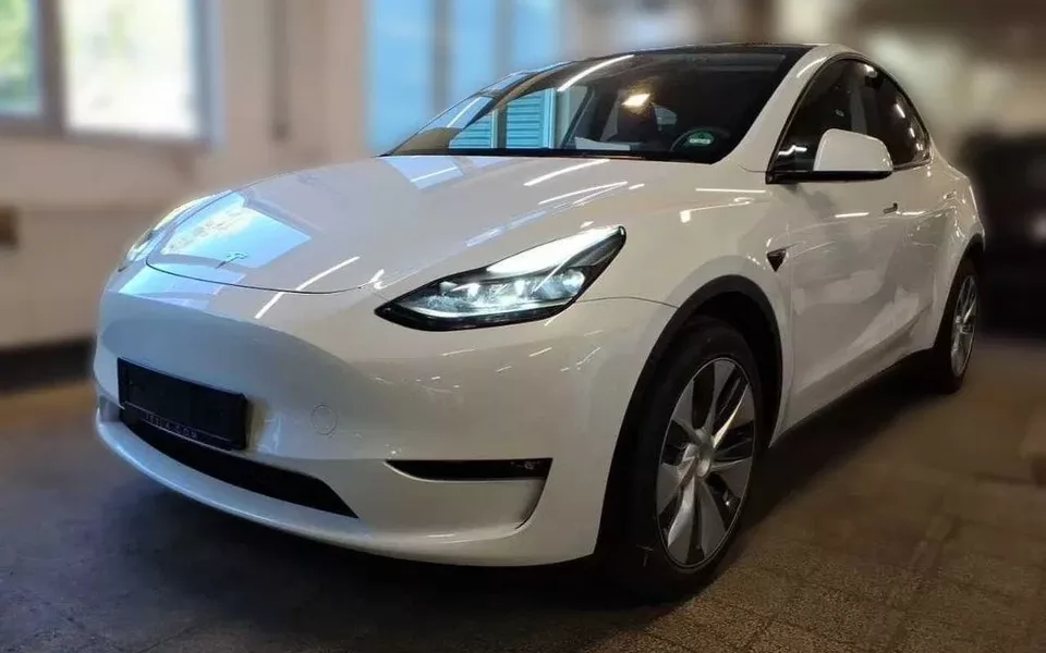 Tesla Model Y Long Range Dual Motor AWD