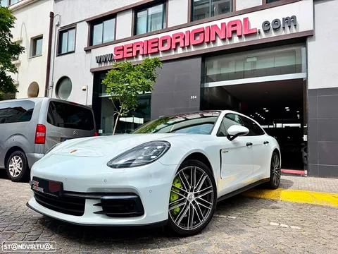 Porsche Panamera Sport Turismo 4 E-Hybrid