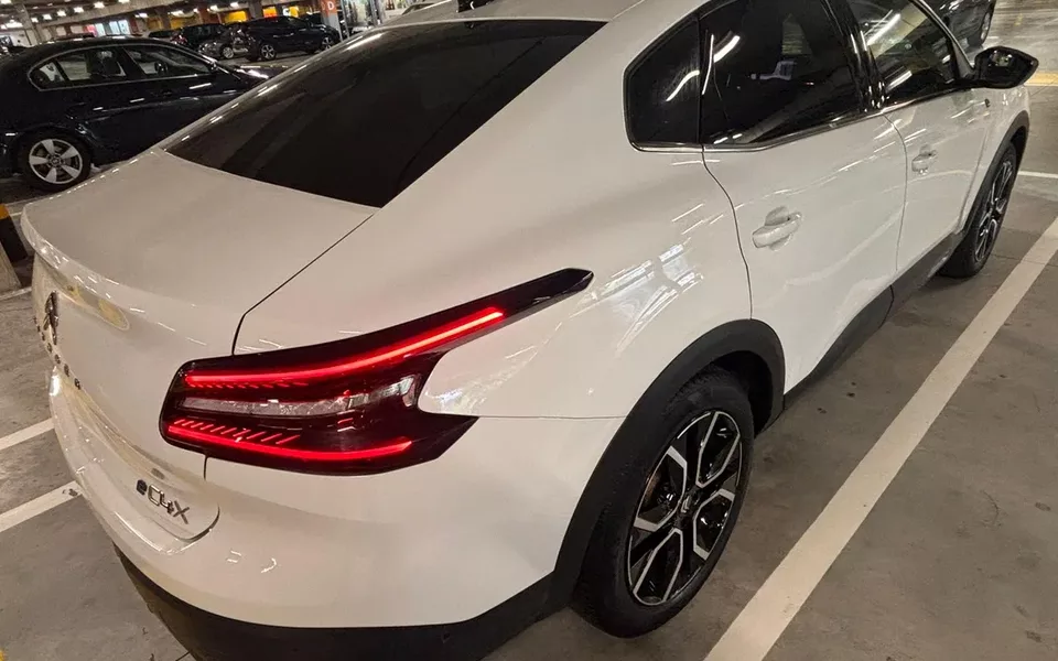 Citroën e-C4 X