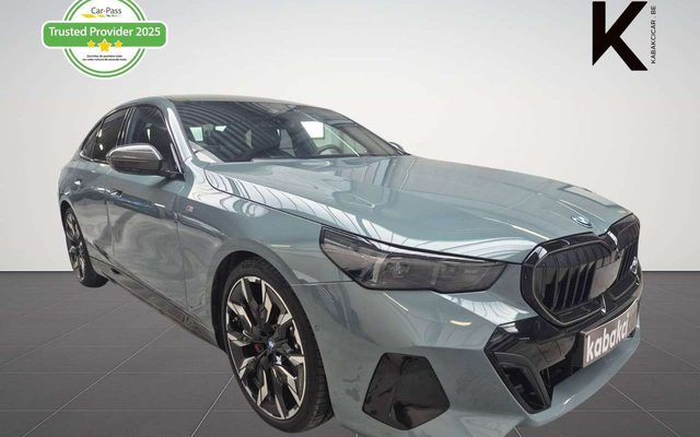 BMW 530 530eA PHEV (220 kW) / Pack M / Suivi Complet BMW / Camera 360 / Garantie 12 Mois