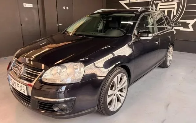 VOLKSWAGEN Golf Advance