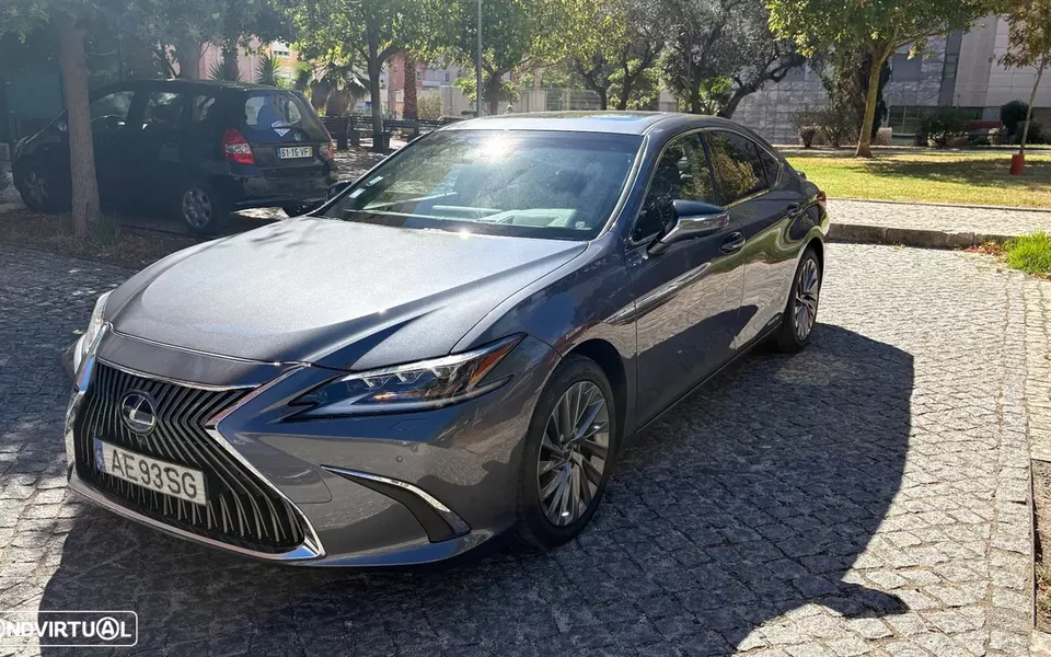 Lexus ES 300h Luxury+