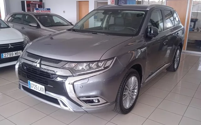MITSUBISHI Outlander Outlander PHEV Kaiteki 4WD