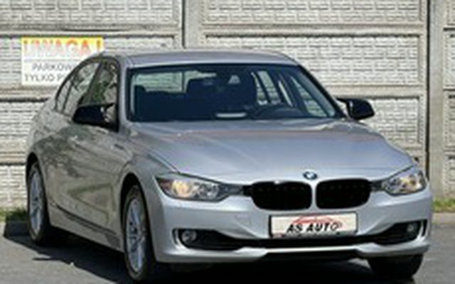 BMW 320 F30/F31 2.0dm³ 184KM
