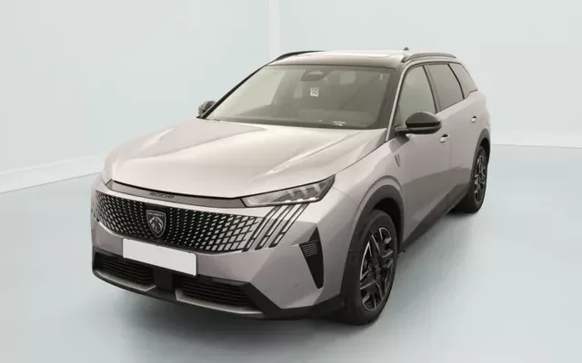 Peugeot 5008 Gt 1.2 HYBRID 145 Zéro km immatriculé