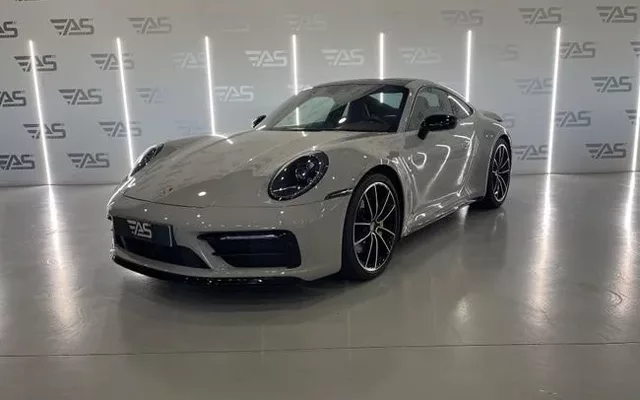 PORSCHE 911 Carrera 4S