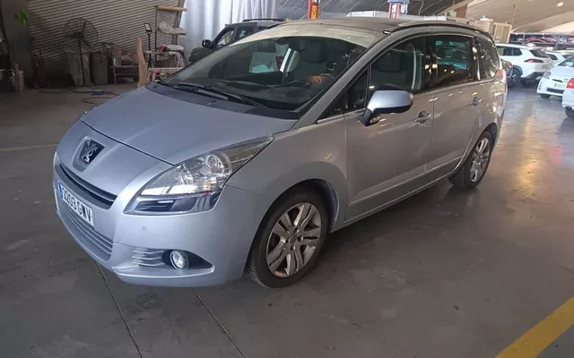 PEUGEOT 5008 5008 1.6 THP Sport Pack