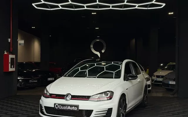 VOLKSWAGEN Golf GTI Performance 2.0 TSI BMT