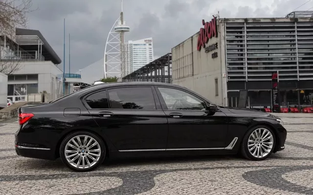 BMW 740