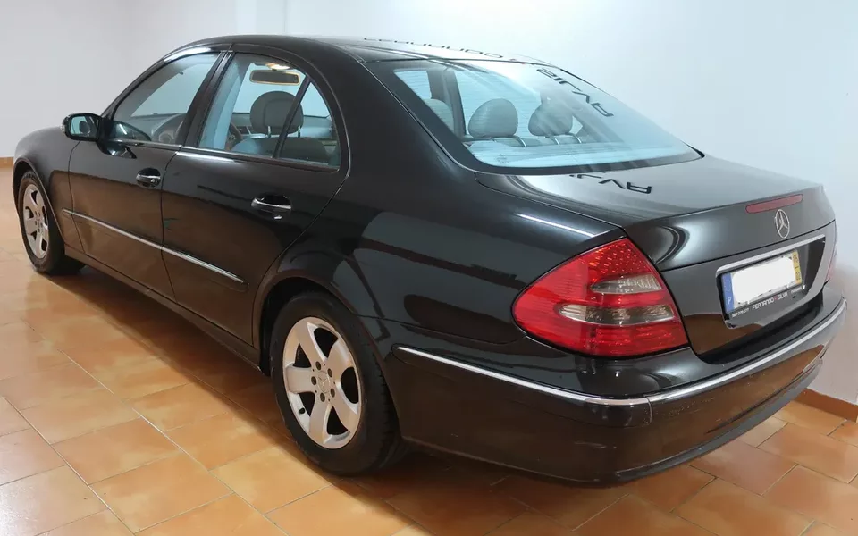 Mercedes-Benz E 220 CDI Auto Avantgarde