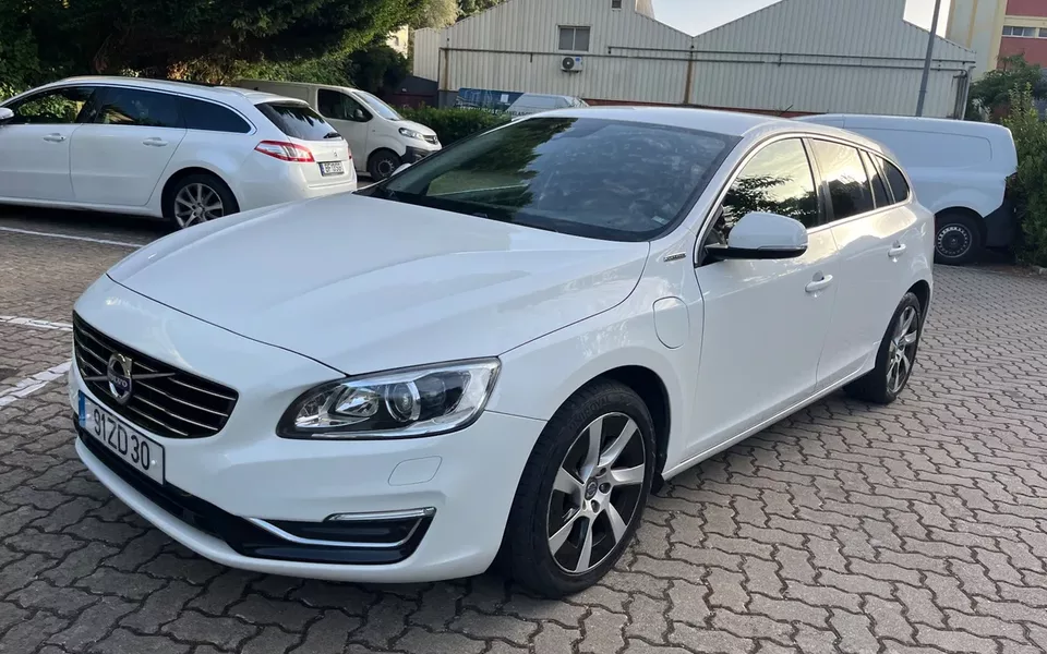 Volvo V60 D6 Plug-In-Hybrid AWD Geartronic Pure Limited