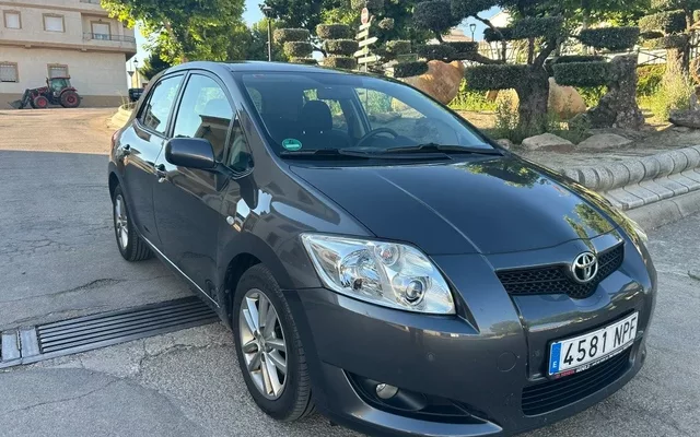 TOYOTA Auris Auris 2.0D-4D Advance