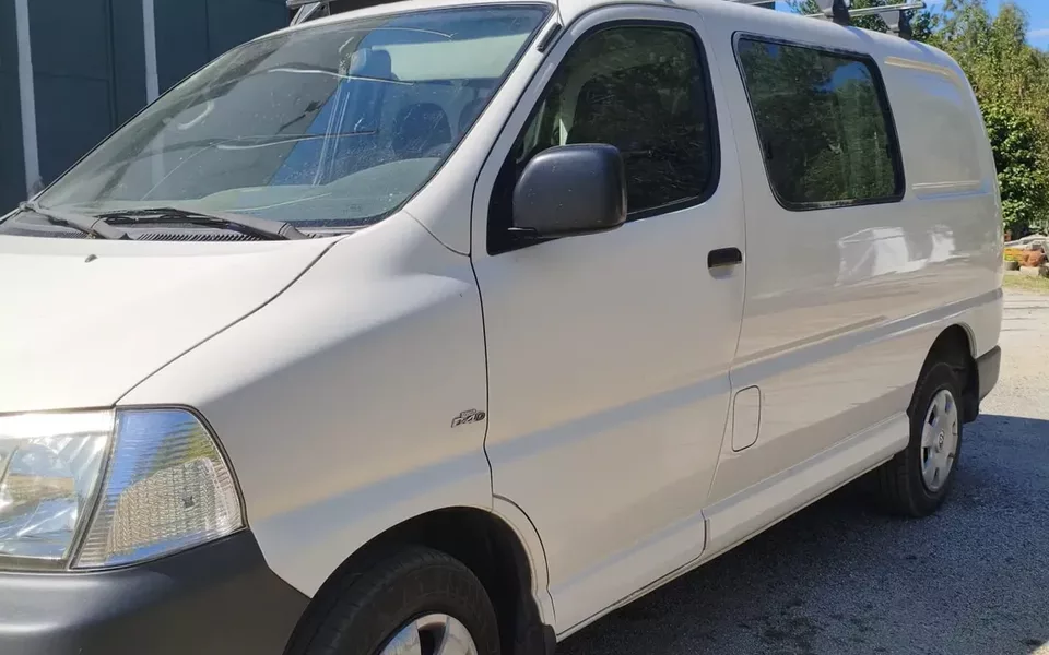 Toyota HiAce 2.5 D-4D Service 2.8T AC