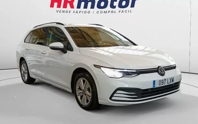 VOLKSWAGEN Golf Life eTSI