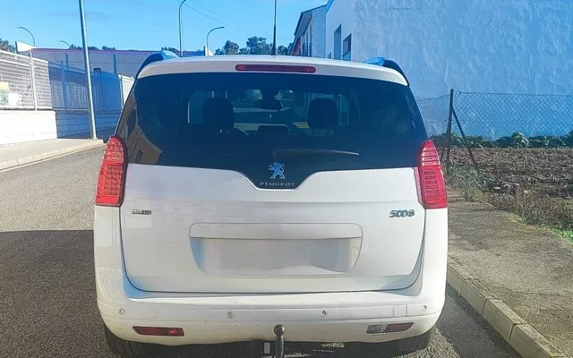 PEUGEOT 5008 5008 1.6 BlueHDi Style 7 pl. EAT6 120