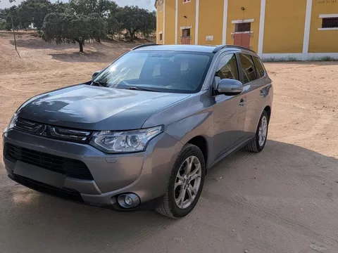 Mitsubishi Outlander 2.2 DI-D Instyle