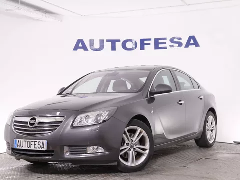 Opel Insignia 1.6T COSMO PACK 180CV 4P # CUERO, NAVY, PARKTRONIC