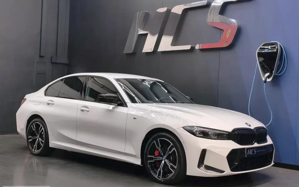 BMW 330 e Pack Desportivo M Pro Auto