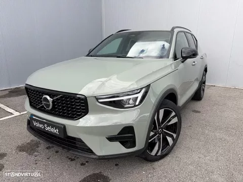 Volvo XC 40 2.0 B3 Plus Dark