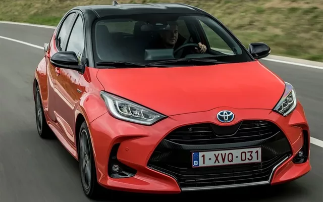 TOYOTA Yaris Yaris 120H 1.5 Business Plus
