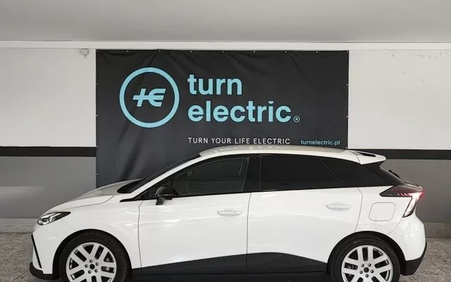 MG MG4 64 kWh Luxury